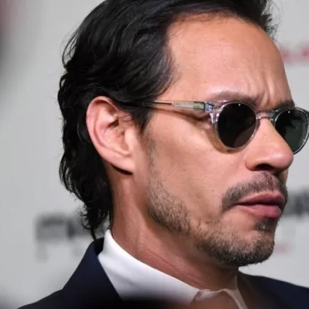 مارك أنتوني ينعي والدته بطريقة مؤثرة