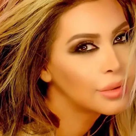 المعجبة التي إقتحمت مسرح نوال الزغبي بالفيديو: ضربوني وضايقوني