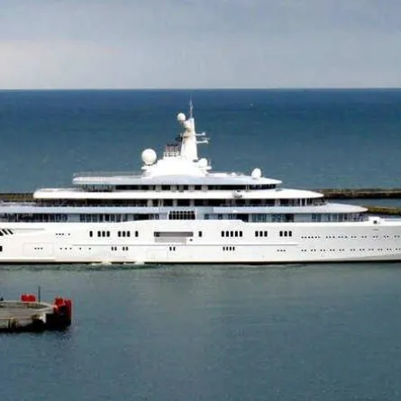 الأضخم والأفخم.. لمحة داخل يخوت الشيوخ وأثرياء العالم