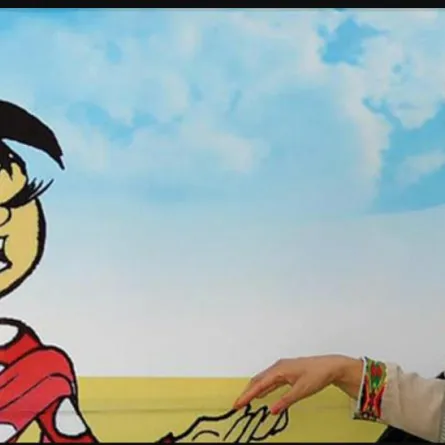 باكستانية تنال لقب أول رسامة كرتون في العالم الإسلامي