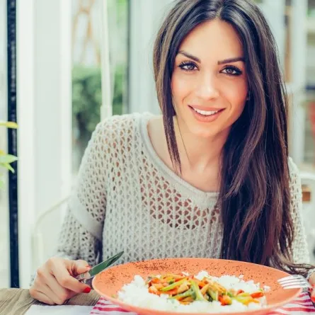 استعمال أدوات المائدة حسب الاتيكيت