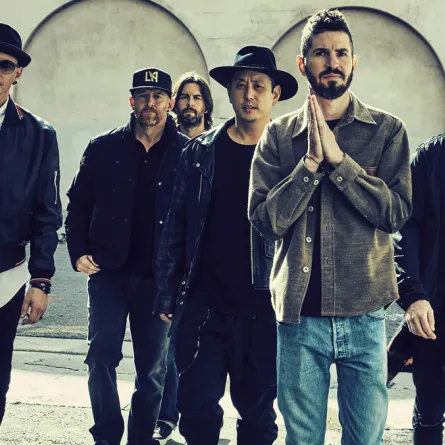 إنتحار تشيستر بنينغتون يضع فرقة Linkin Park في القمة