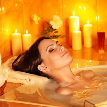 طريقة تدبير فعالة في إزالة بقع الشمع عن حوض الاستحمام