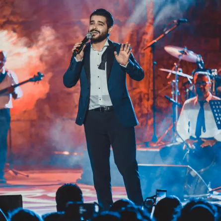 جمهور ناصيف زيتون في قرطاج يجمع على أنها سهرة "طيّارة": فما يعني هذا التعبير الشعبي التّونسي؟