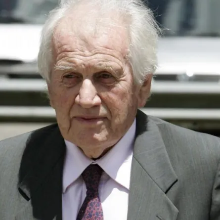 وفاة والد ملكة هولندا بعد صراع مع السرطان