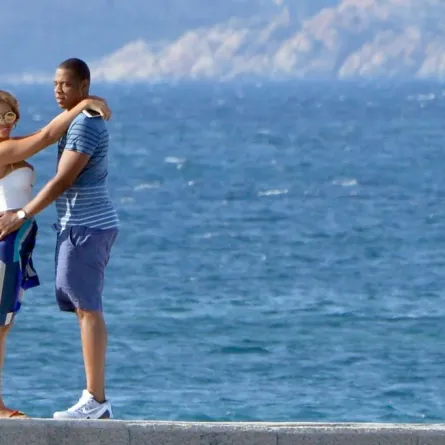 أين يقضي المشاهير شهر العسل؟