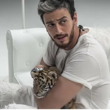 سعد لمجرد يحتفل مع أصدقائه بعشرة ملايين مشاهدة