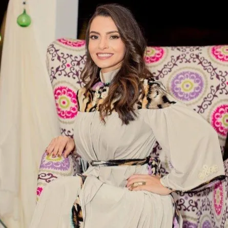 بالفيديو والصور: كارمن سليمان تعلن حملها من أمام برج ايفل .. وهذا اختيارها لاسم الفتاة