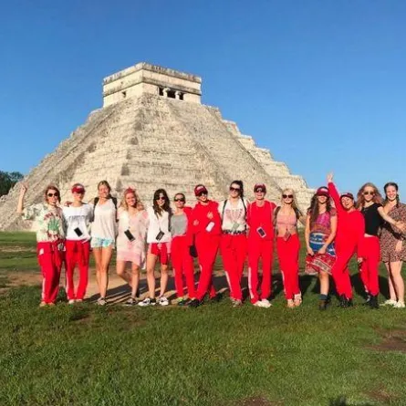 كيف احتفلت كارا ديليفين بذكرى ميلادها ؟