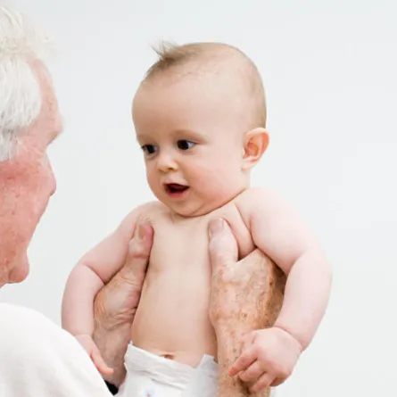 احتجاز سعودي وحفيدته في هونج كونج بسبب "كورونا"