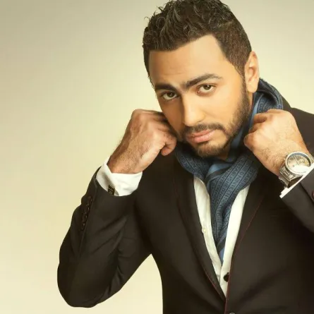 هل يقف عمرو دياب وراء تأجيل حفل تامر حسني؟