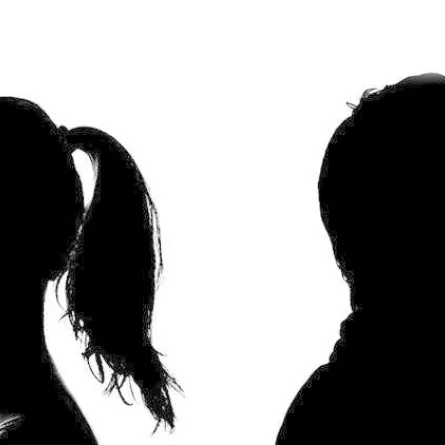 سيدة تطلب الخلع بسبب "وسامة زوجها"