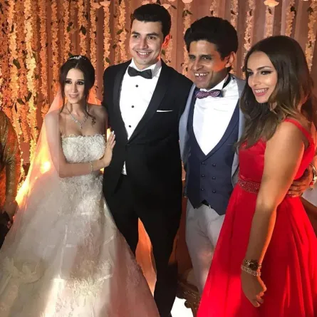 بالفيديو والصور: محمد أنور يختم حفل زفافه بأغنية "يخرب بيتك يا جواز"