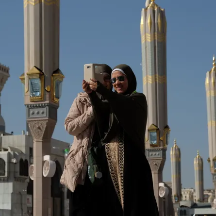 تأثير التصوير والتواصل الاجتماعي على الحج؟