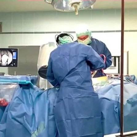 شاب يتبرع بكليته لمصاب بالفشل الكلوي لا يمت له بالقرابة