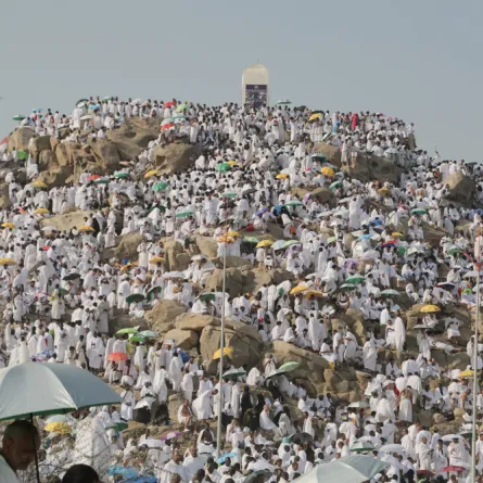شيوخ يحذرون: «جدول يوم عرفة» بدعة لايجوز اتباعها ونشرها