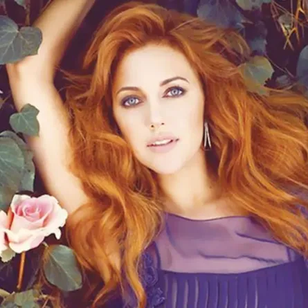 بالصور: مريم أوزيرلي وهذه النجمة العالمية... يخلق من الشبه أربعين