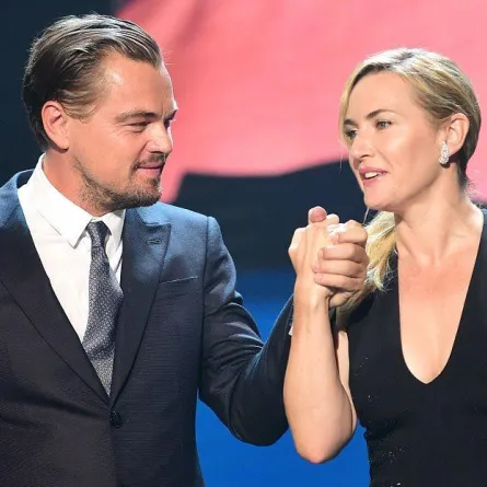 بالصور: كيت وينسلت‎ في أحضان ليوناردو دي كابريو بعد 20 عامًا من الـTitanic