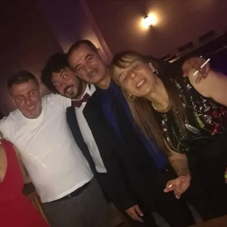 بالصور .. " جدة النمس " و زوجها يحتفلان بخطوبة ابنتهما