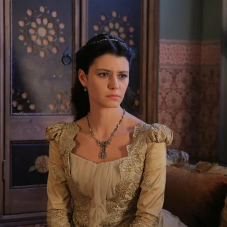 بالأرقام: بيرين سات الأعلى أجراً في الدراما التركيّة رغم فشل "السلطانة كوسيم"