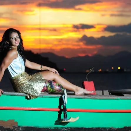 بالفيديو.. عارضة أزياء بساق واحدة تخطف الأنظار برقصها!