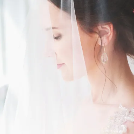 بالفيديو: طرحات النجمات بين الغريب والعادي