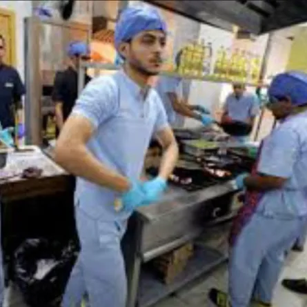 بالفيديو: «دكتور كبدة» مطعم مصري يديره أطباء شباب بمصر