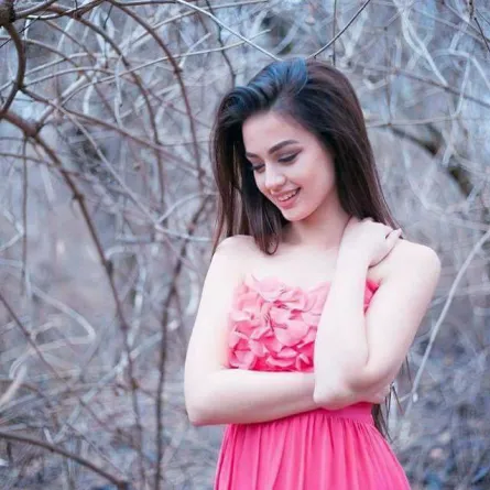 مريم ناظم.. أول فتاة يمنية تعمل كـ عارضة أزياء