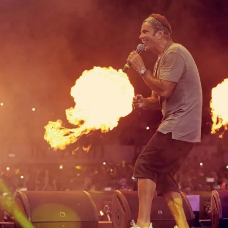 بالصور: عمرو دياب يحذر جمهوره من شراء تذاكر حفله المقبل!!