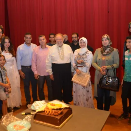 بالصور: يحيى الفخراني يحتفل بثاني خطوبة على خشبة المسرح القومي مع هبة مجدي ومحمد محسن