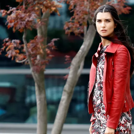 بالصور: توبا بويوكستون وحبيبها الجديد معاً لأول مرة بعد فضيحة حبهما السري