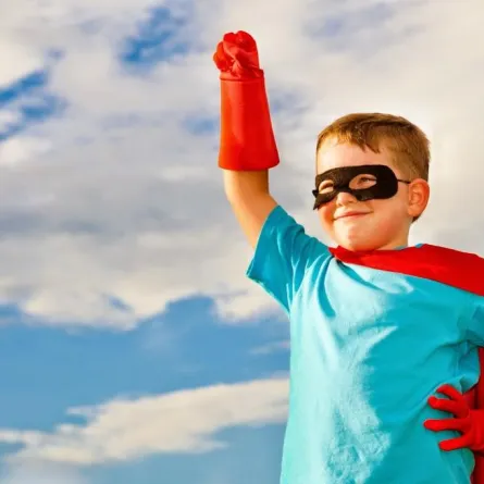 طفل خارق لا يبكي ولا يشعر بالألم