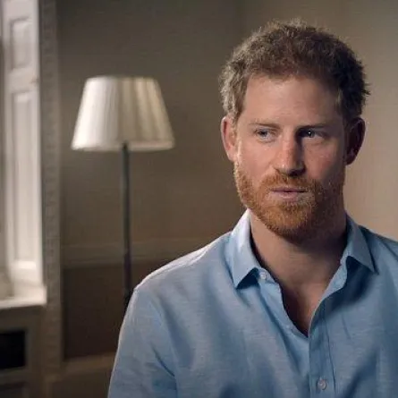 الأمير هاري يدافع عن والده: كان موجوداً من أجلنا بعد وفاة والدتنا ديانا