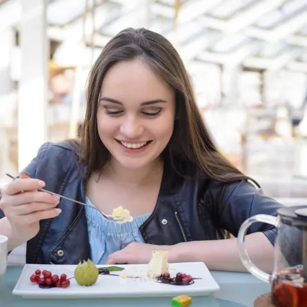 أصل وفصل حلوى الـ"تشيزكيك" وأشهر عناوينها بجدة