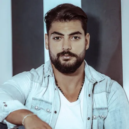 نجم "ستار أكاديمي" يتعرض لحادث ويرقد في المستشفى