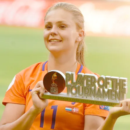 الهولندية ليكي مارتينز أفضل لاعبة فى أوروبا 2017