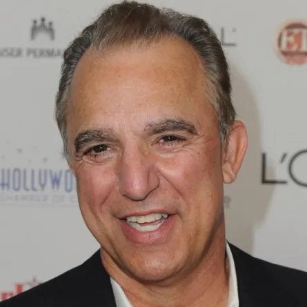 وفاة الممثل جاي توماس عن 69 عامًا