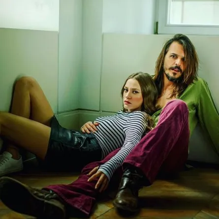 ما هو موقف زوجة محمد جنسور من مشاهده الجريئة مع ساريناي ساريكايا؟