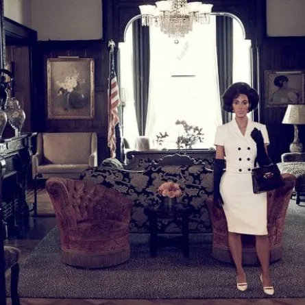 بالصور: كيم كارداشيان تتحول إلى جاكلين كينيدي