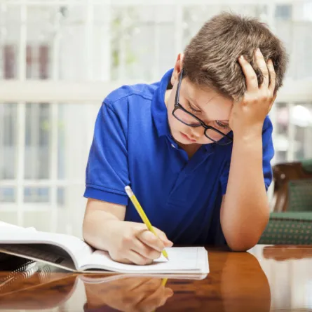 طالب يراسل وزارة التعليم للتعجيل في الدراسة!