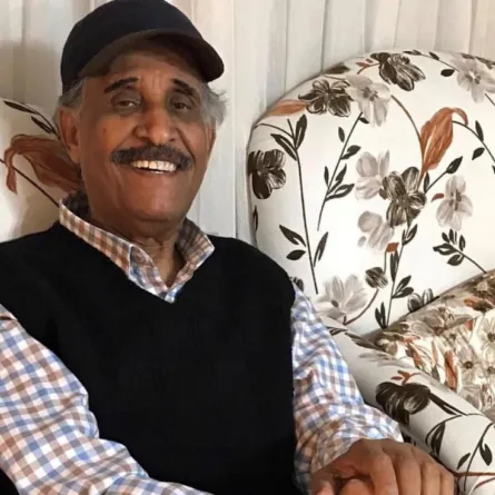 الفنان الكويتي محمد جابر يتماثل للشفاء