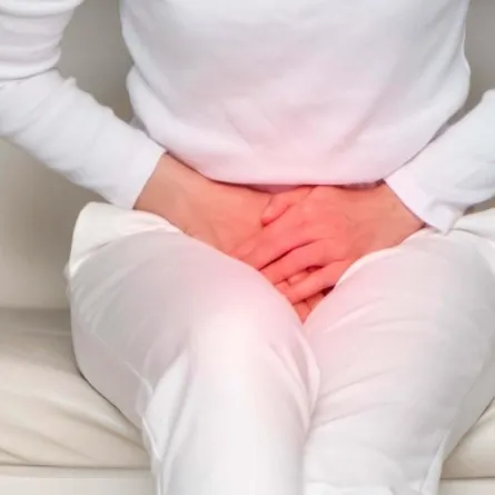 سلس البول لدى النساء: أسباب وحلول