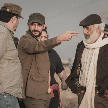 هل أيمن زيدان بخير .. ولماذا أرخى لحيته البيضاء ؟