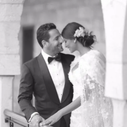 ريم السعيدي تنشر صورتها بالفستان الأبيض قبل بدء حفل الزفاف