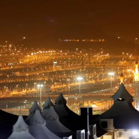 الحجاج يستقبلون أول أيام التشريق في مشعر منى