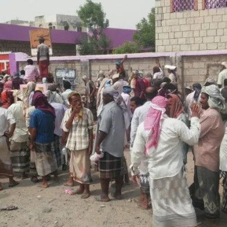 وفاة ثلاثة مسنين يمنيين في "طابور الضمان"