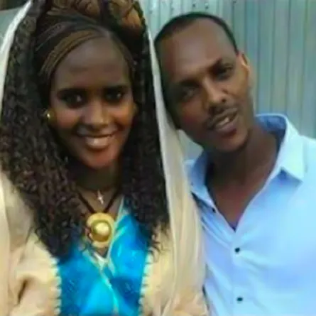 طرق الباب وحرق وجه زوجته كاملاً بـالأسيد لأسباب غامضة!