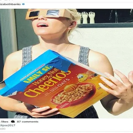 كيف تفاعل المشاهير مع كسوف الشمس؟