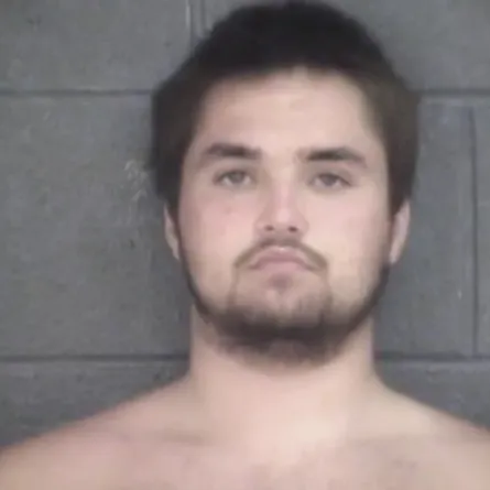 بالفيديو.. قفز في المحيط هرباً من الشرطة فوجد ما لم يتوقعه