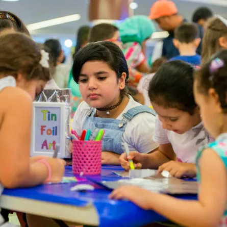 ركن فنون للأطفال في دلما مول